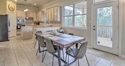 Airy Villa in Austin w/ Badminton/Volleyball Court