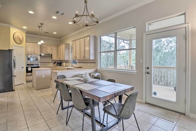 Airy Villa in Austin w/ Badminton/Volleyball Court