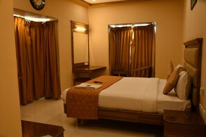 Egyptian cotton sheets, premium bedding, free WiFi
