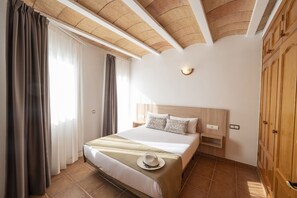 旅行婴儿床、免费 WiFi、床单