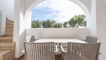 Apartamento familiar, 3 habitaciones, terraza | Terraza o patio