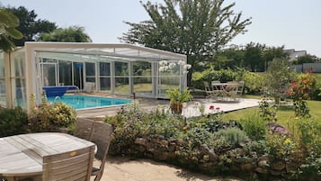 Piscine couverte, piscine extérieure