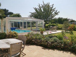 Indoor pool, outdoor pool - Comfortable house with swimming pool in season for 8 people close to all amenities (Amboise)