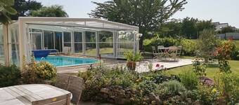 Comfortable house with swimming pool in season for 8 people close to all amenities