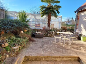Outdoor dining - Comfortable house with swimming pool in season for 8 people close to all amenities (Amboise)
