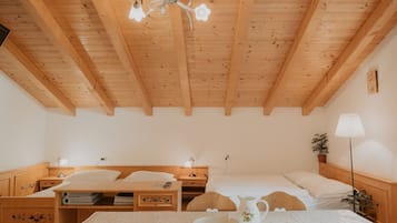 Bügeleisen/Bügelbrett, kostenloses WLAN, Bettwäsche