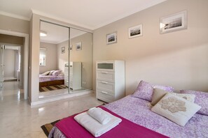 3 bedrooms, iron/ironing board, free WiFi, bed sheets - 'Vilamoura Apartment 3 bedroom' with Sea View, Terraces, Shared Pool & Wi-Fi (Vilamoura)