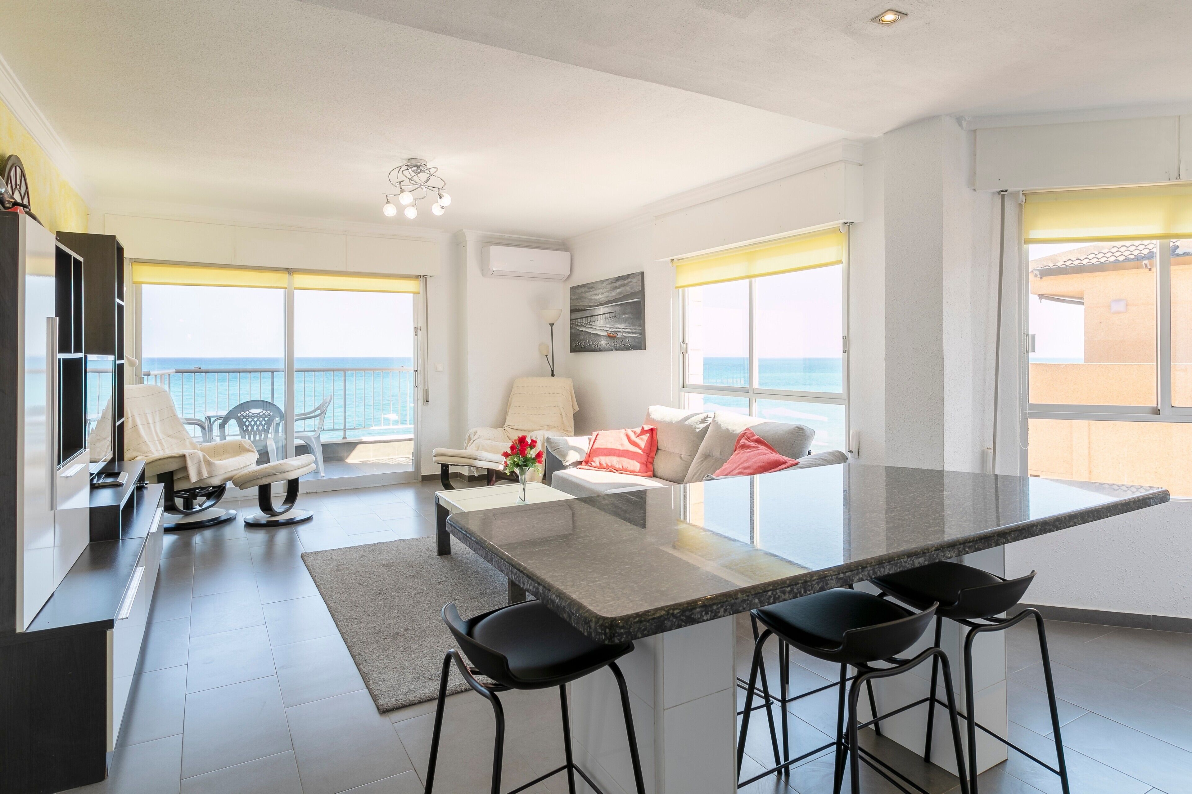 Een televisie en een dvd-speler