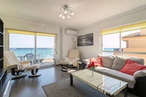 Een televisie en een dvd-speler