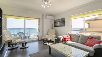 Een televisie en een dvd-speler