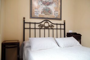 2 slaapkamers, een strijkplank/strijkijzer, gratis wifi, beddengoed