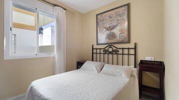 2 chambres, fer et planche à repasser, Wi-Fi gratuit, draps fournis