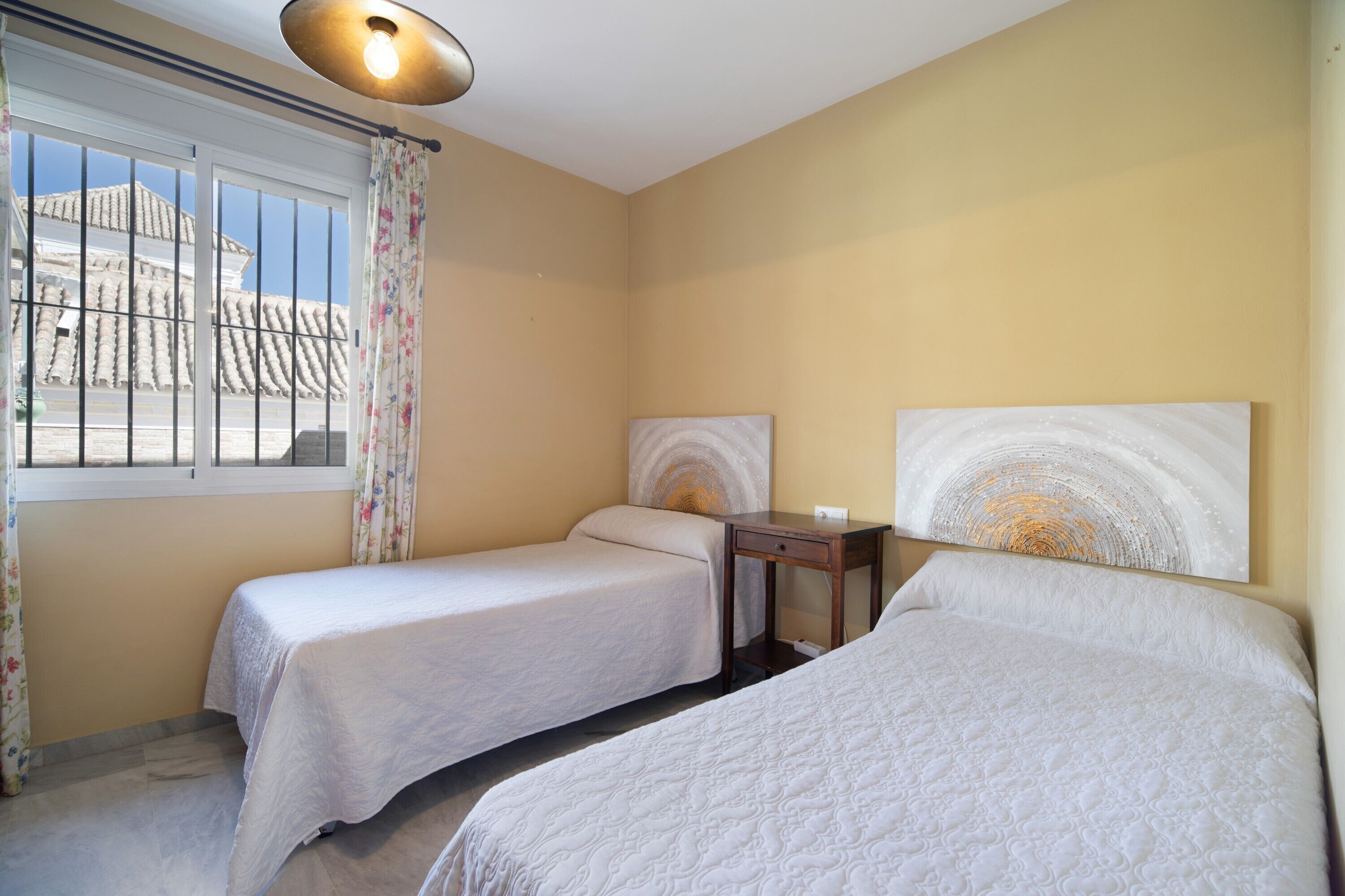 2 soverom, strykejern/-brett, wi-fi (inkludert) og sengetøy