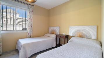 2 soverom, strykejern/-brett, wi-fi (inkludert) og sengetøy