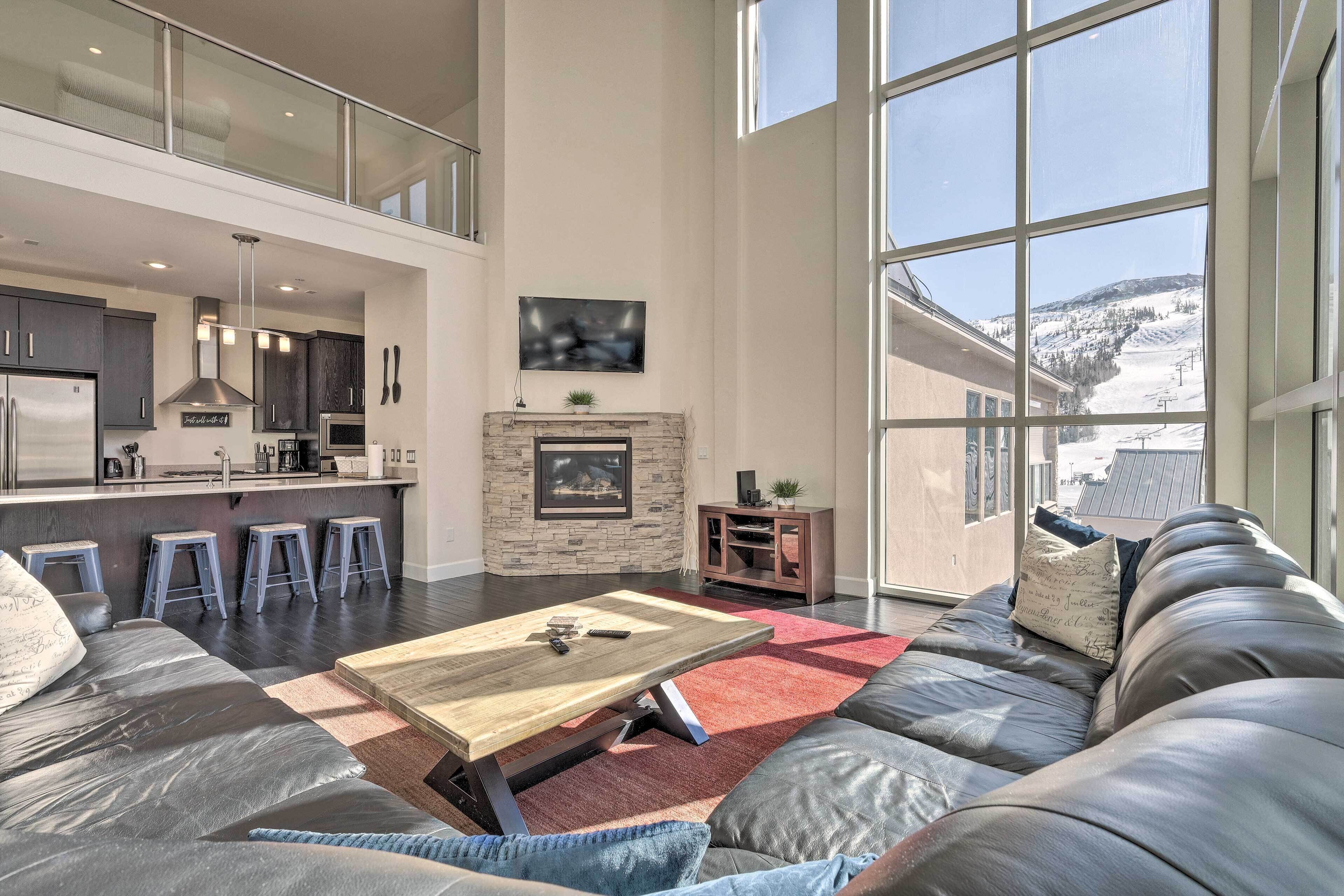 Luxe Utah Getaway: Hot Tub, Walk to Ski Lift!