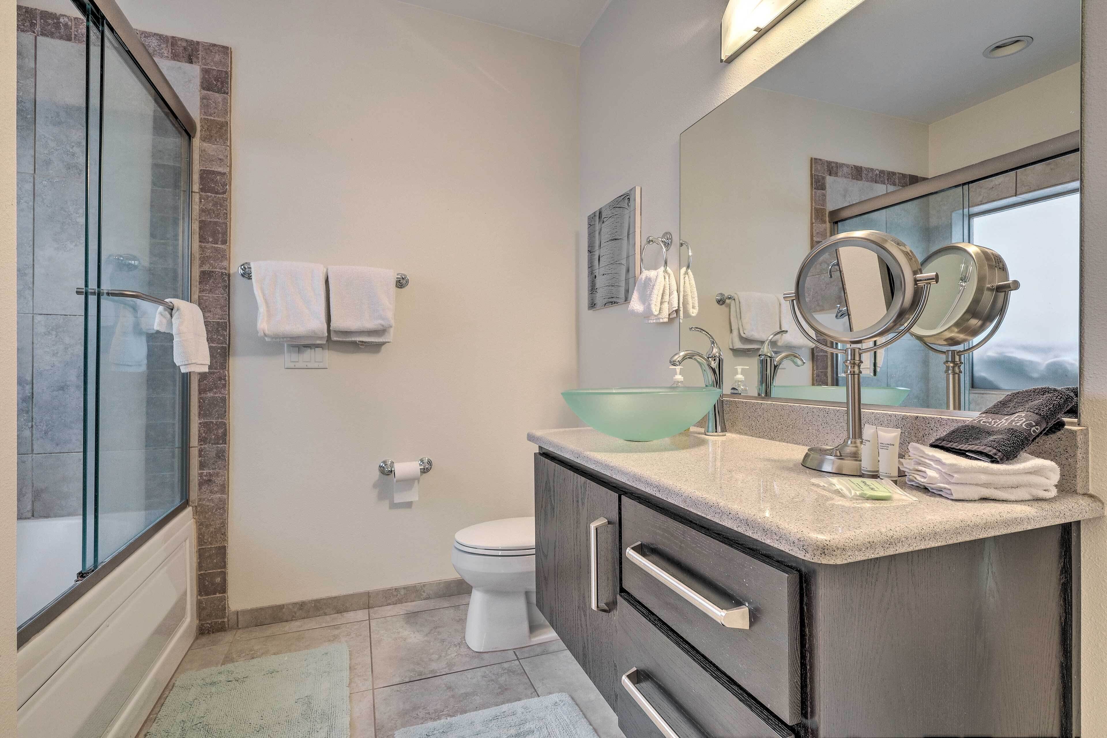 Luxe Utah Getaway: Hot Tub, Walk to Ski Lift!