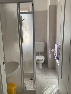 Douche, serviettes fournies