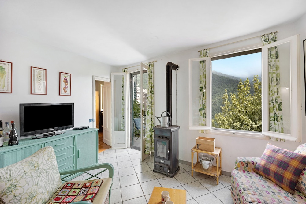 Haustierfreundliche Ferienwohnung 'Peace and Nature' mit Bergblick und Balkon