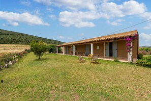 Exterior - Villa 'Le Vigne' close to the Sea with Garden & Terrace (Sant'Anna Arresi)