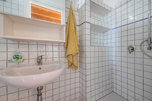 Dusch, hårtork och handdukar