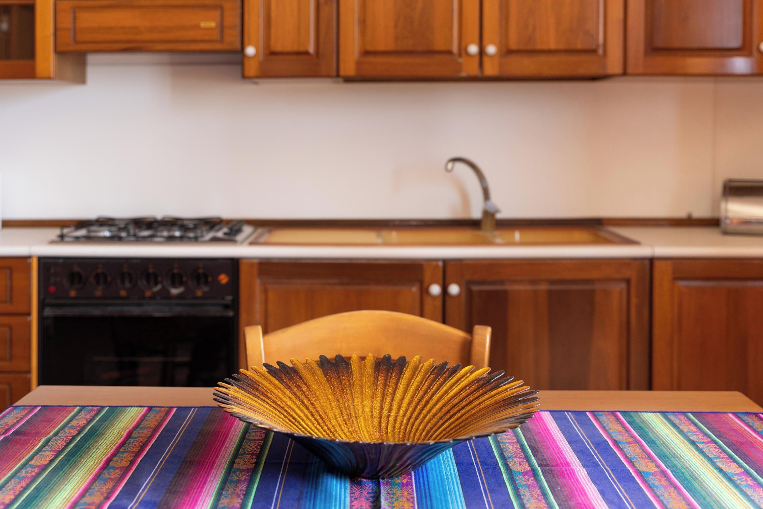 Frigorifero, forno, piano cottura, pentole/stoviglie/utensili