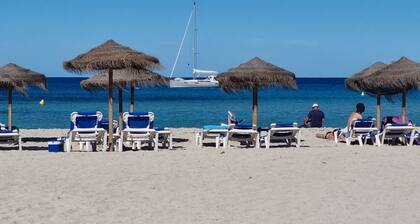 Charming Apartment "El Ton" near the Beach with Golf Course, Pool, Garden and Wi-Fi