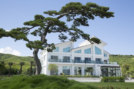 Fachada de la propiedad