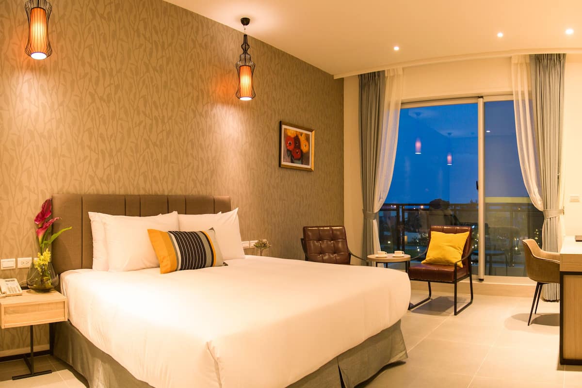 Comfort Tek Büyük Yataklı Oda, 1 Büyük (Queen) Boy Yatak, Deniz Manzaralı, Kule | Odada kasa, çarşaf takımı