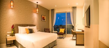 In-room safe, bed sheets