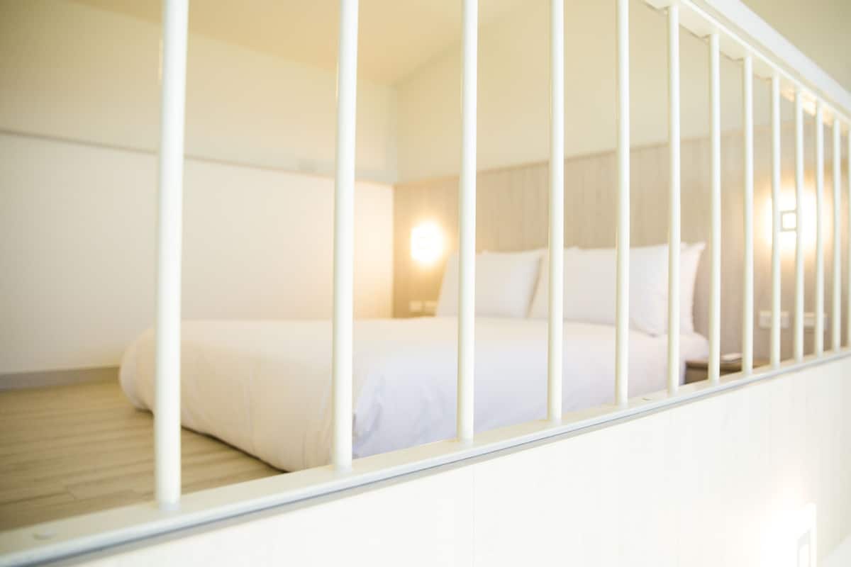 Comfort Dört Kişilik Oda, 2 Çift Kişilik Yatak, Deniz Manzaralı, Asma Kat | Odada kasa, çarşaf takımı