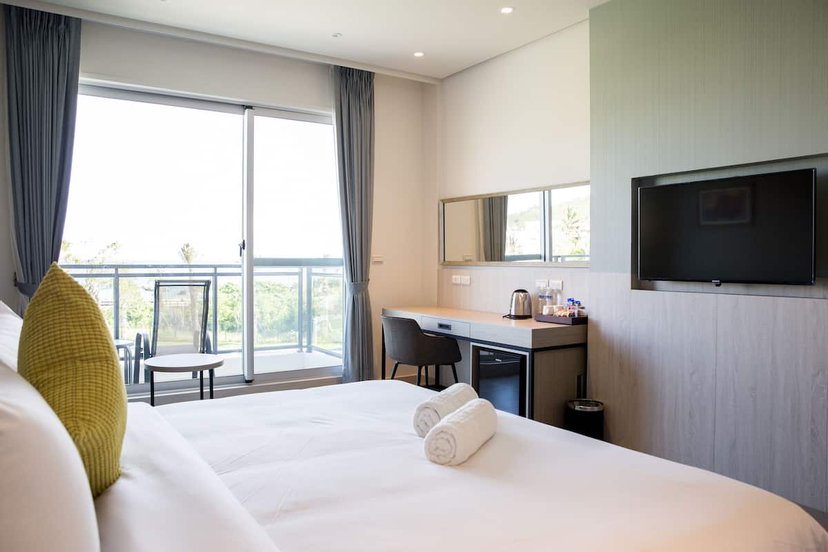 Comfort Double Room, 1 Queen Bed, Sea View, Tower | In-room safe, bed sheets