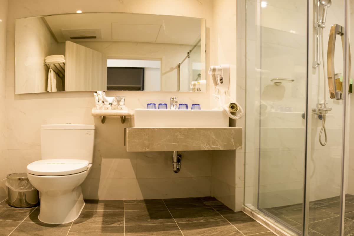 Hidro masaj duş başlığı, ücretsiz banyo/kozmetik ürünleri