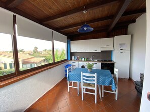 Fridge, oven, stovetop, cookware/dishes/utensils