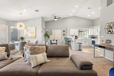 Sail in Sky - Remodeled 3BR Vegas Spa and Pool!
