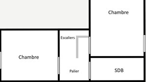 A floor plan with two rooms labeled 'Chambre' and a bathroom labeled 'SDB.' There is a corridor labeled 'Escaliers' connecting the rooms.