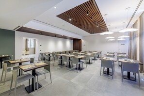 包每日自助式早餐