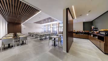 含每日自助早餐