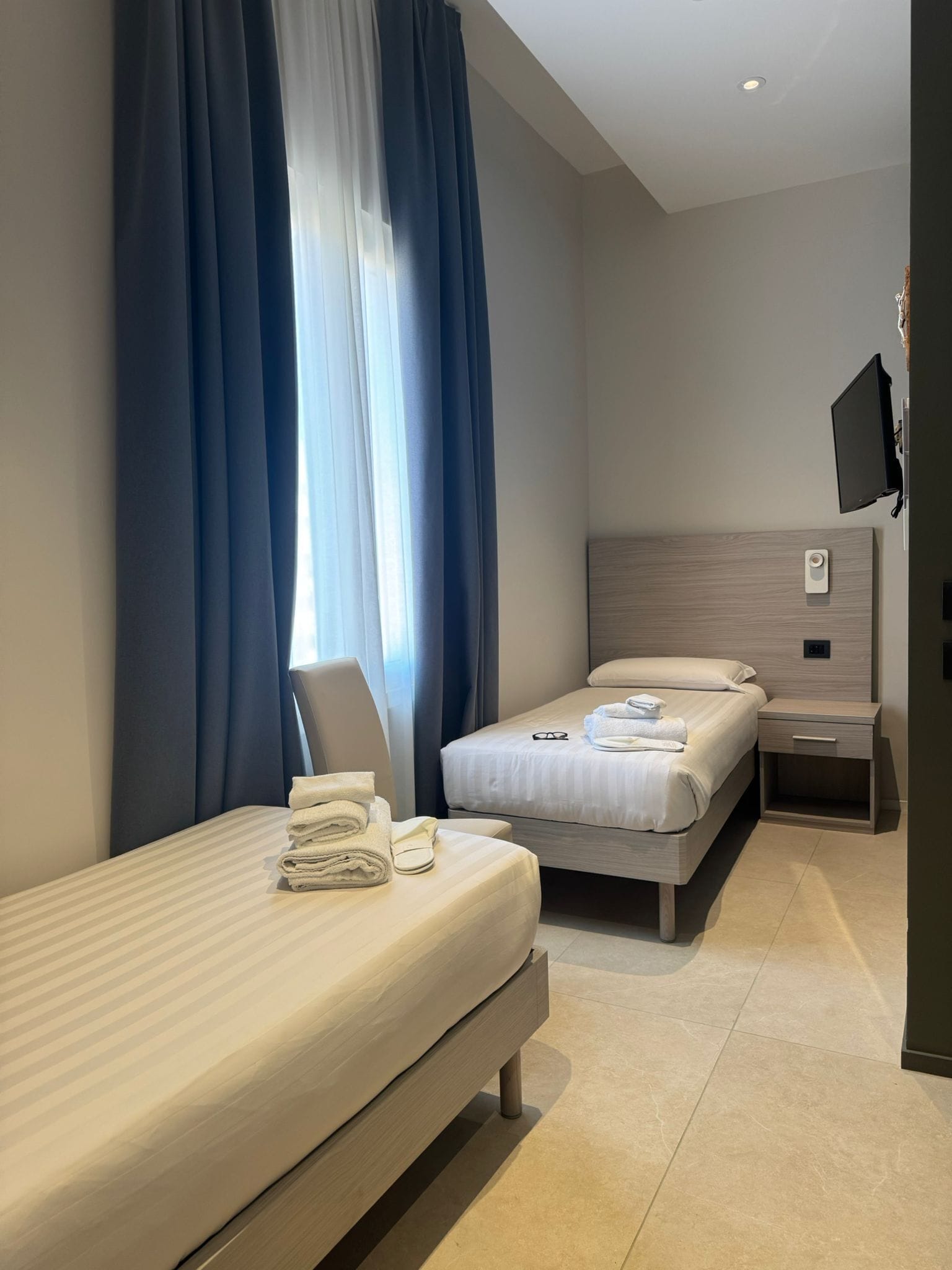 Camera Superior Accesso Disabile | Ropa de cama de alta calidad, camas con pillow-top y minibar 