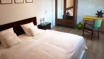 3 chambres, coffres-forts dans les chambres, Wi-Fi gratuit