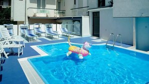 Seasonal outdoor pool, open 9:00 AM to 7:30 PM, sun loungers - Hotel Haiti (Cattolica)
