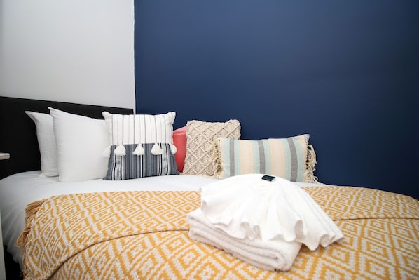 2 chambres, fer et planche à repasser, draps fournis