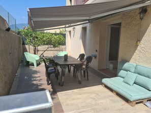 Outdoor dining - Quiet 3-bedroom apartment with terrace in Banyuls-sur-Mer (Banyuls-sur-Mer)