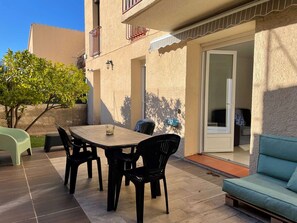 Outdoor dining - Quiet 3-bedroom apartment with terrace in Banyuls-sur-Mer (Banyuls-sur-Mer)