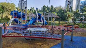 Children’s play area – outdoor