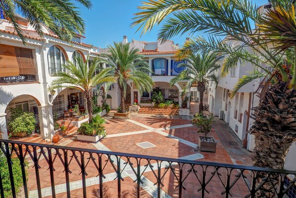 Property grounds - Harbour terraces by Hello Homes Sitges (Sitges)