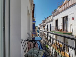 Outdoor dining - Sebastian Terrace Apartment by Hello Homes Sitges (Sitges)