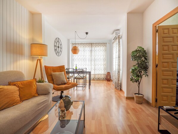 TV - Sebastian Terrace Apartment by Hello Homes Sitges (Sitges)