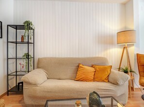 TV - Sebastian Terrace Apartment by Hello Homes Sitges (Sitges)