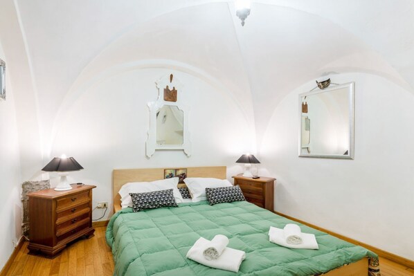 1 habitación, tabla de planchar con plancha y wifi 