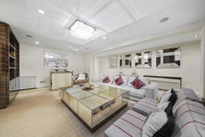 Interior - Magnificent House in Knightsbridge (London)